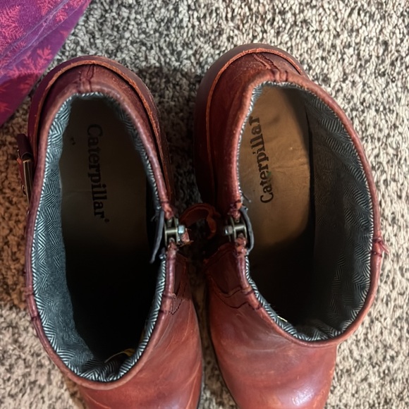 Caterpillar CAT Rustic Buckle Zip Up Bootie - Size 8, Red - Picture 4 of 6